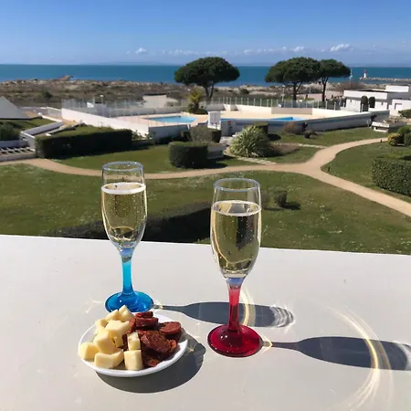 Camarg'beach Vue Mer-piscines-plages-tennis-parking-4pers Lejlighed