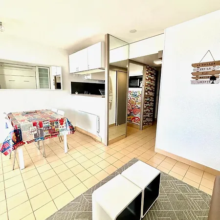 Camarg'beach Vue Mer-piscines-plages-tennis-parking-4pers Lejlighed